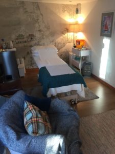 A relaxing space for your acupuncture treatment